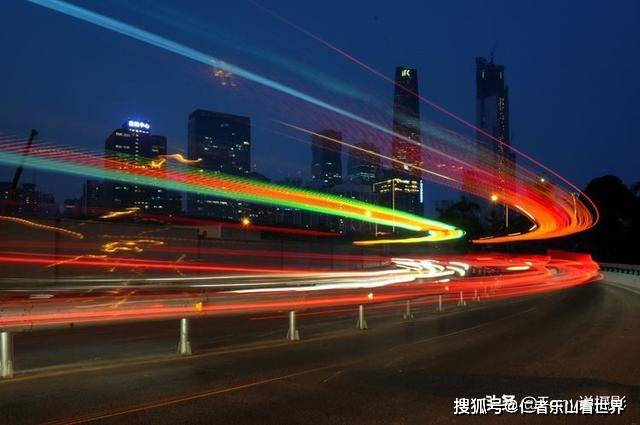 摄影实战教学:拍摄车灯轨迹,车轨摄影要学这些技巧!