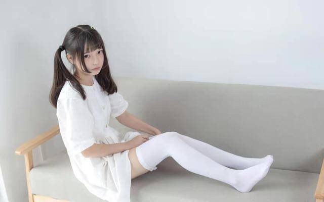 为何在日本动漫大多要穿过膝袜，原来在日本这是一种文化_穿着