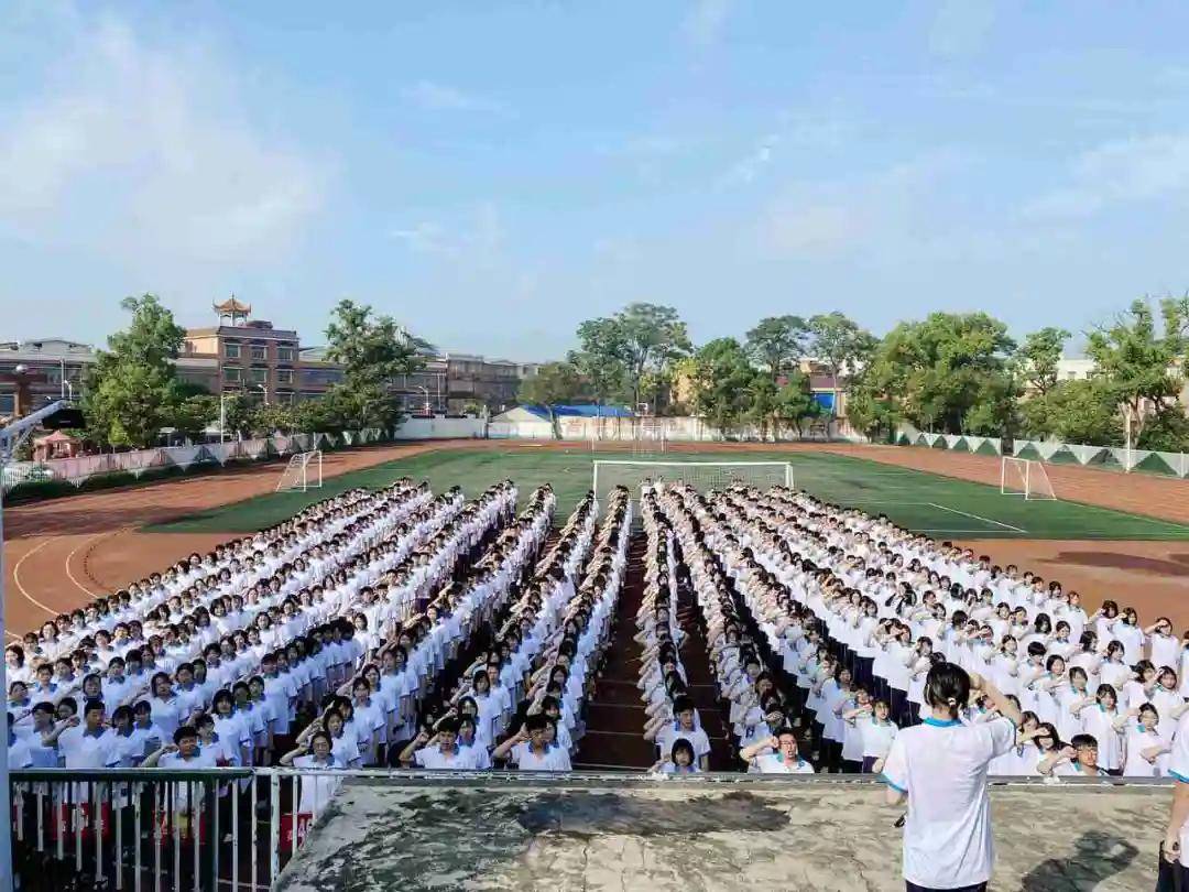 以奖促学 助力学考—湘乡四中高二年级举行模拟考试表彰大会