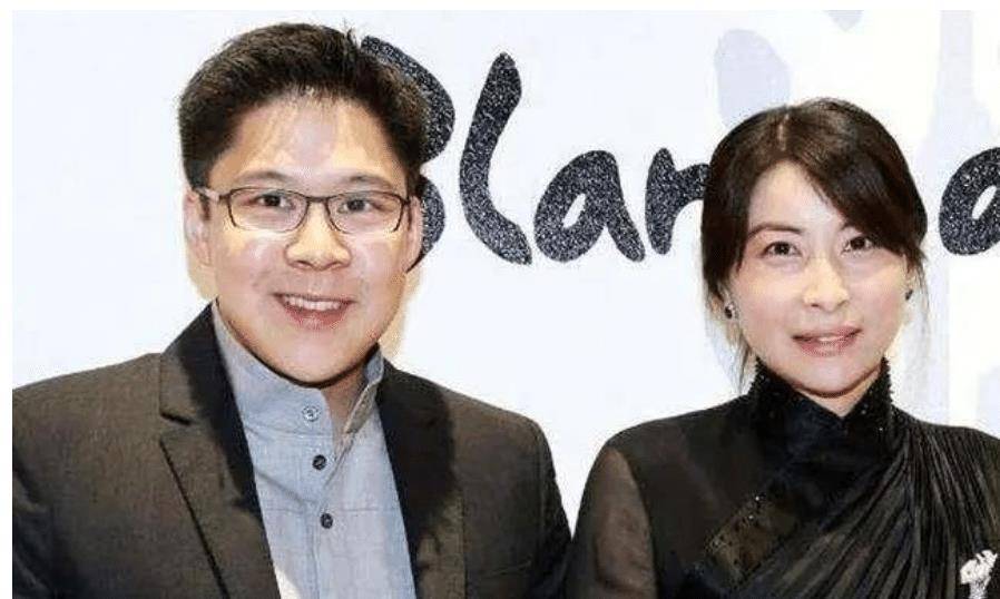 原创霍启刚前2任一个比一个漂亮,为什么只痴迷普通的郭晶晶?