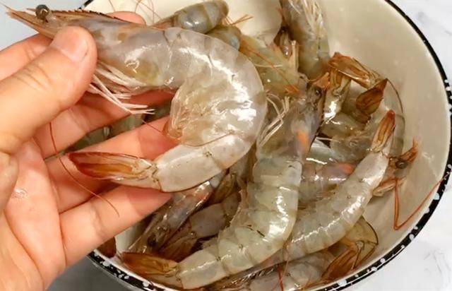大虾怎么煮 煮多久好吃 5c7557bab3e746b185a39a521d611586.jpeg
