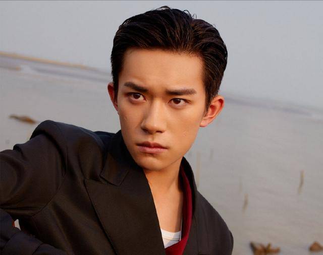 19岁易烊千玺首谈获金像奖感受，称：非常意外，