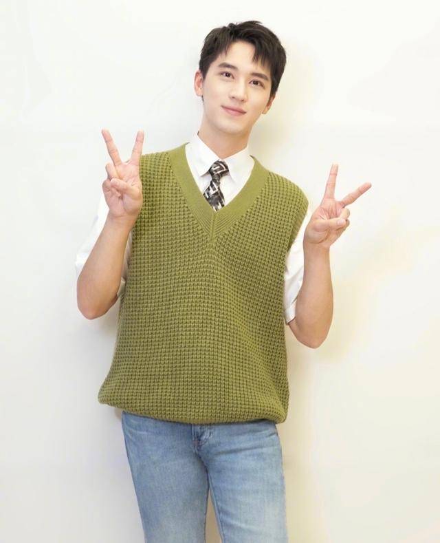 25岁男星自嘲已过气！曾经历一夜爆红，称事业低