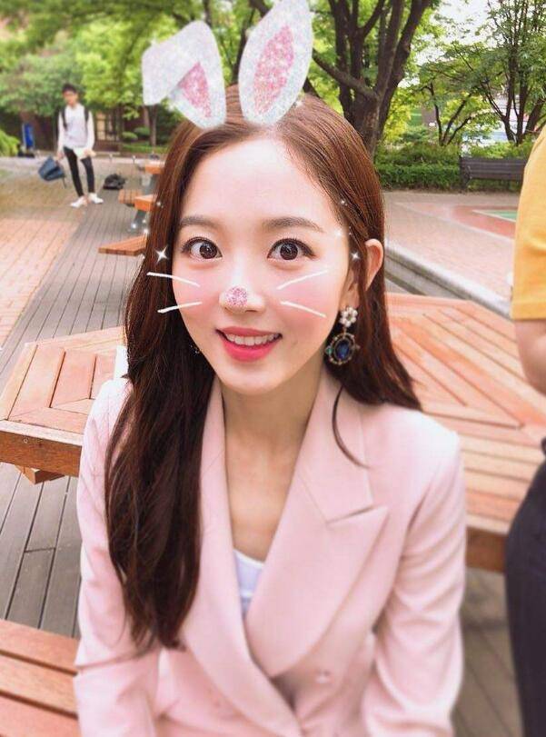 王大陆前女友? 与边伯贤尬舞糖果挑战 被赞:姐姐跳得怎么这么好