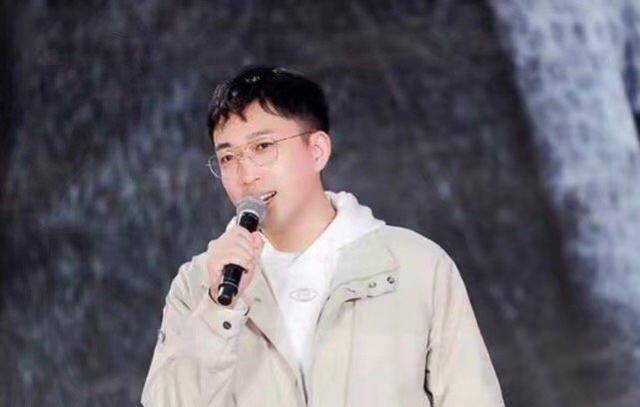 “娱评人”于正再度出山,犀利点评张铭恩胡冰