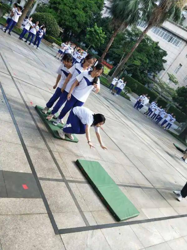 金榜题名|金榜题名季 | 轻松一夏，自信“应战”第四中学凤凰花开时