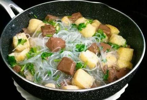原创美食推荐: 虾仁炒青椒, 鸭血粉丝汤, 红烧肉炖海带, 特色豆腐做法