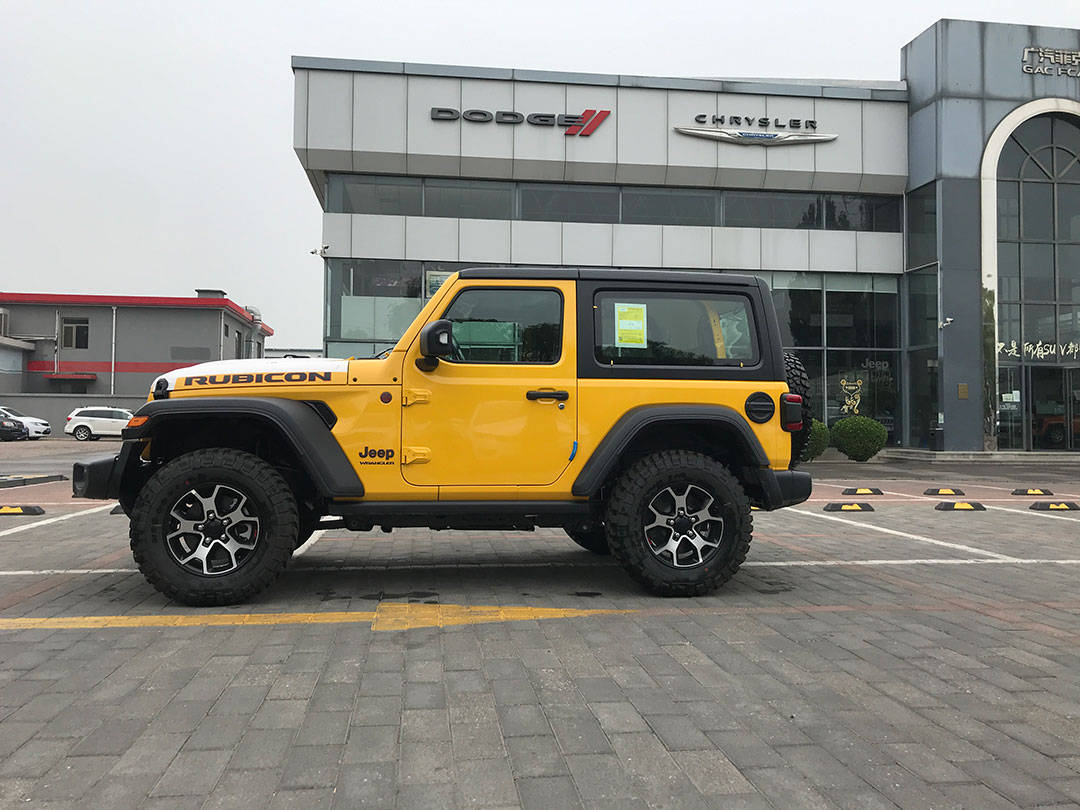 2020款牧马人两门版黄色到店 北京jeep4s店实拍