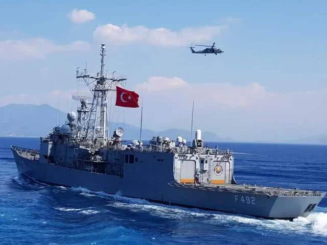 在接到拦截下令后的土耳其空军立刻派出大批侦察机在希腊通往塞浦路斯