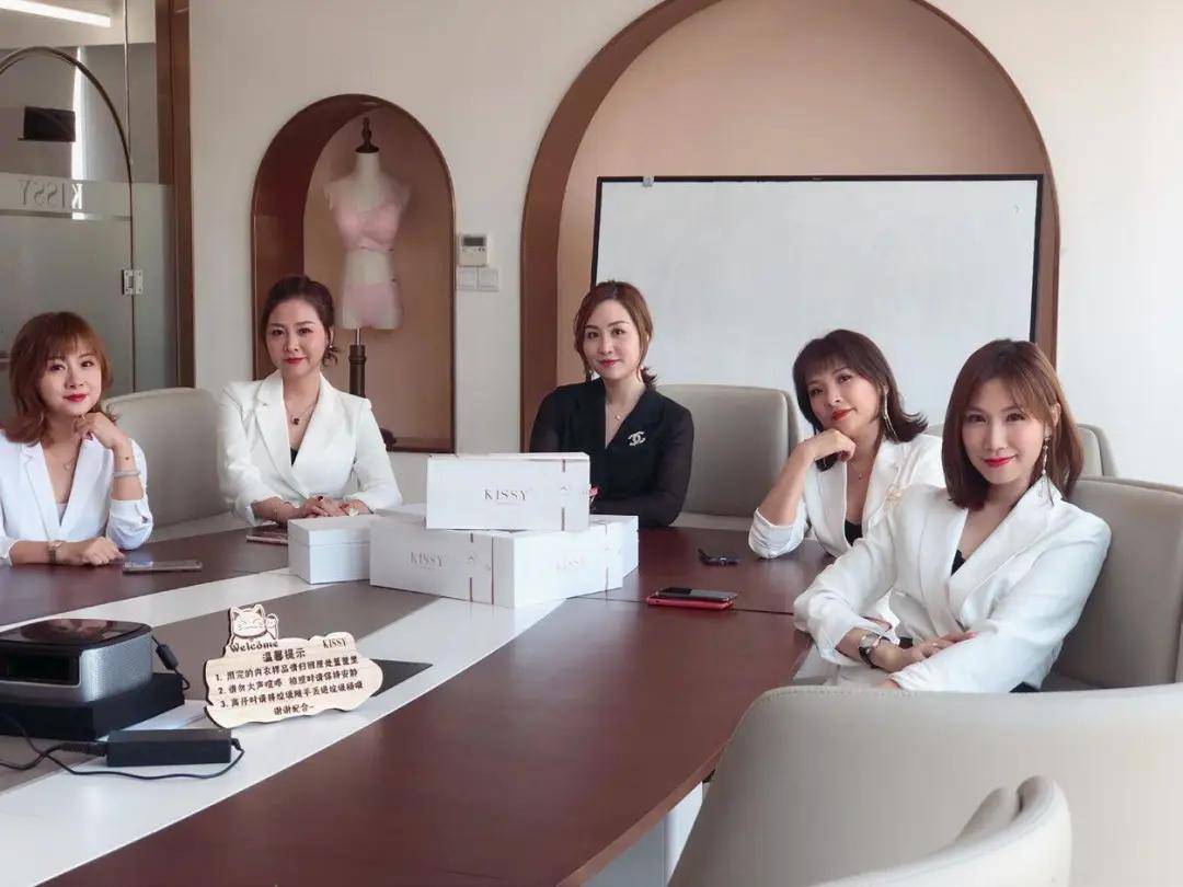 kissy如吻-极度舒适 自信无畏-enjoy kissy moment