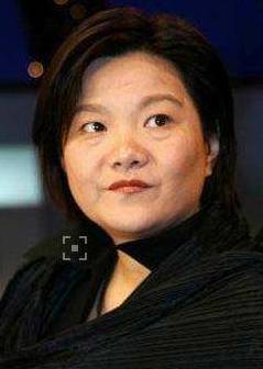 洪晃认为:自己和陈凯歌的结合并不如意,当情侣还好说,但是结了婚就会