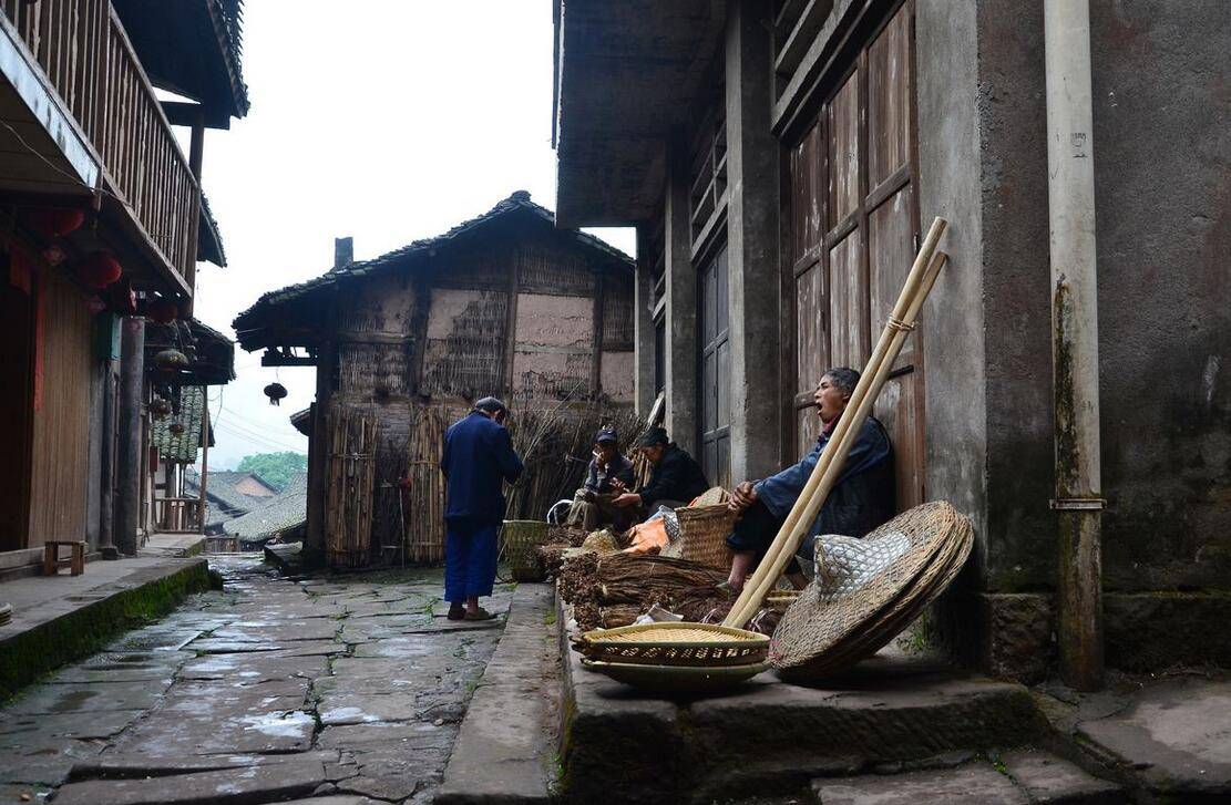 龙华古镇,位于四川省屏山县屏山镇,引诱明代所建龙华寺而得名,是国家