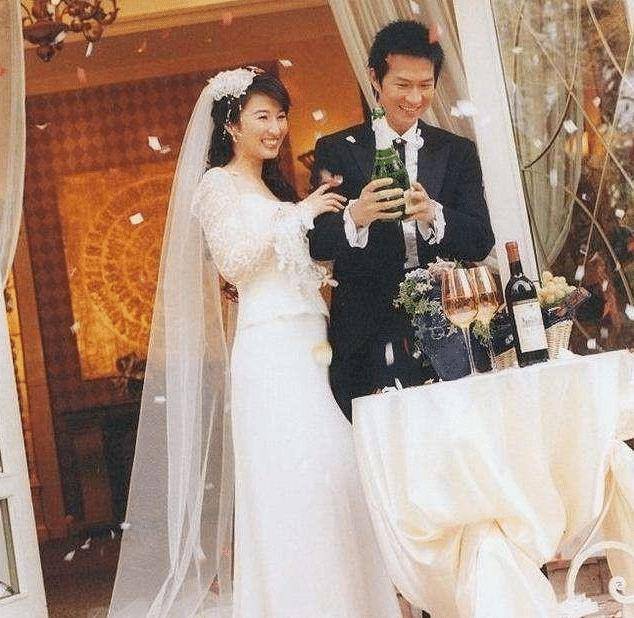 八九十年代女港星婚礼的婚纱邱淑贞甜美明艳李嘉欣优雅贵气
