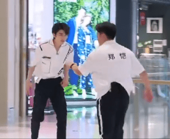 蔡徐坤秒撕郑恺