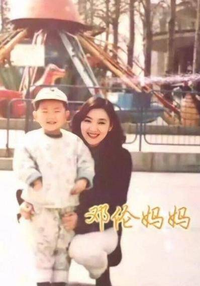 原创有种“遗传”叫邓伦母亲，儿子已经够帅了，看到妈后：请立刻出道