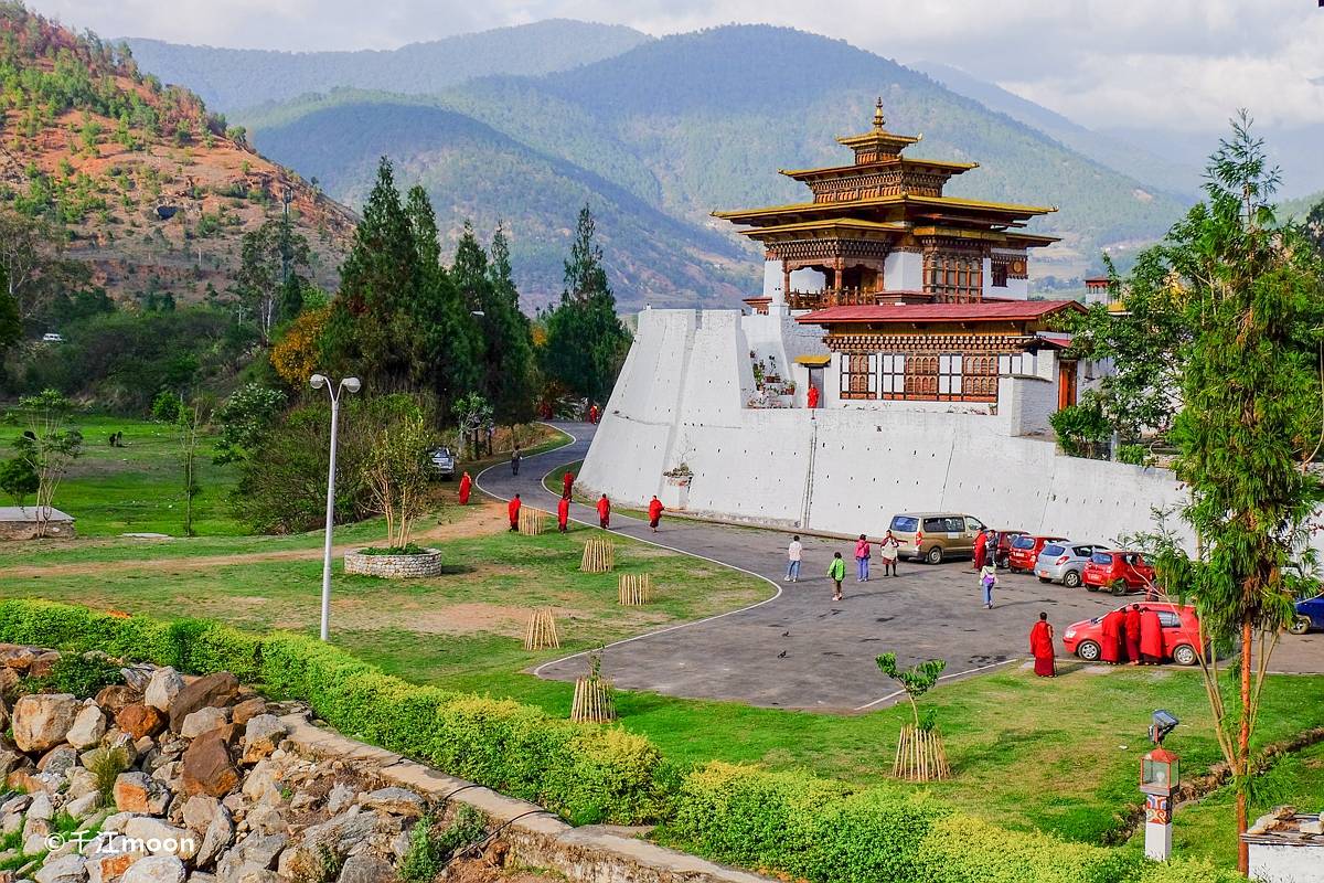 它是不丹王国最美的宗堡，国王大婚在这里举行！