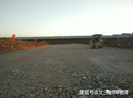 山皮石碾压路床挖掘边坡整修土方挖掘外弃路基清表地下管线排迁地下