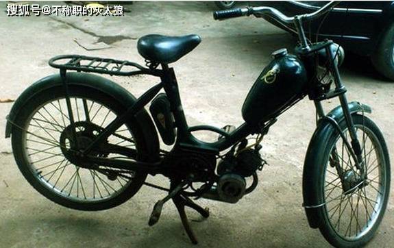 中国最早的摩托车原型是1958年3月,上海自行车厂仿制是装配原苏联д4