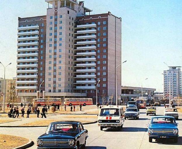 老照片:70年代的蒙古国首都乌兰巴托,并非贫穷落后,反而很繁华_手机