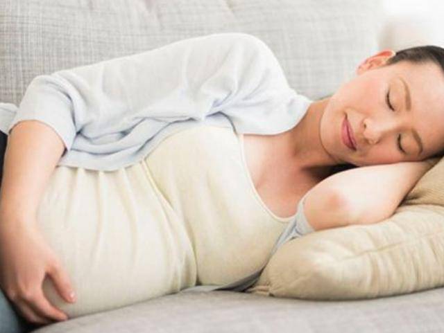 两类女性孕晚期不适合左侧睡，很容易影响胎儿发育，愿你不在其中