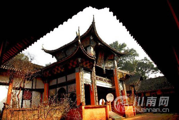 法王寺位于合江县法王寺镇,海拔820米.始建于宋,元之际,兴于明,清.