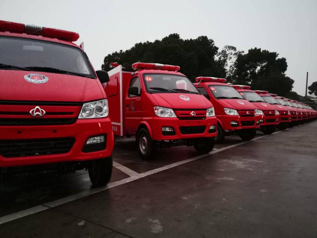 《县长直播卖消防车，连麦《乡村爱情》谢永强助力山东农销》