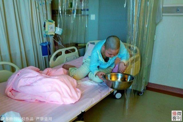 女儿|禁食15天后哭了：妈妈我想出去13岁女孩被剃光头关进“小黑屋”