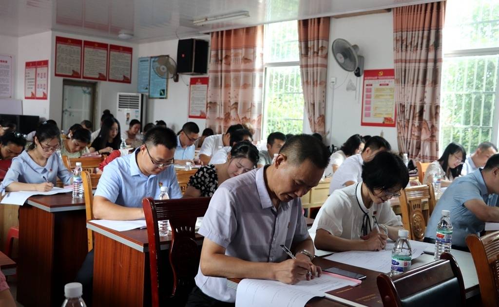 江叶兰同志讲解了红色故事《江学彬