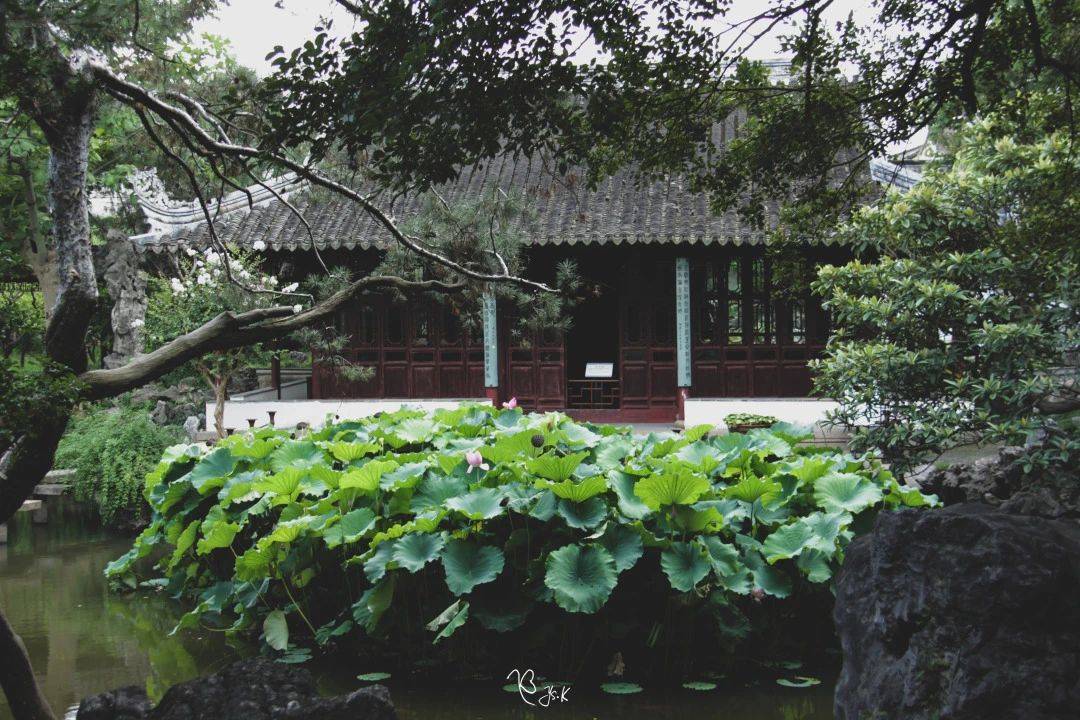 怡园 藕香榭 当然榭虽作为园林建筑中的附属建筑,体量不大,但也有