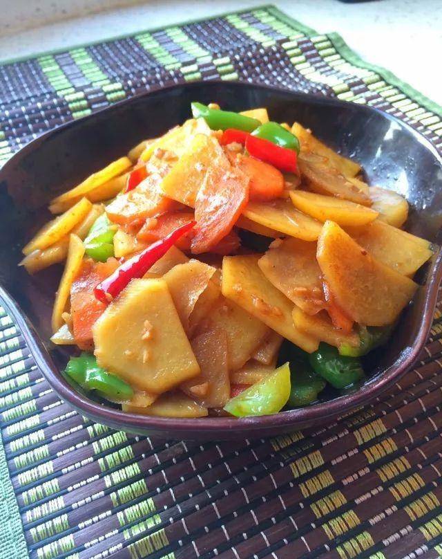 美食精选:鲜香土豆片,香芹炒香干,口水鸡,豉椒带鱼的做法