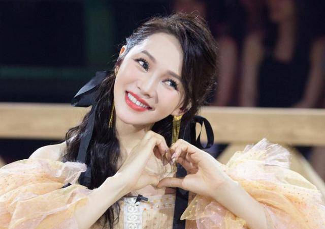 伊能静18岁儿子近照,以前爱穿女装的他,穿回男装后颜值还是蛮高 伊能静18岁儿子近照,以前爱穿女装的他,穿回男装后颜值还是蛮高
