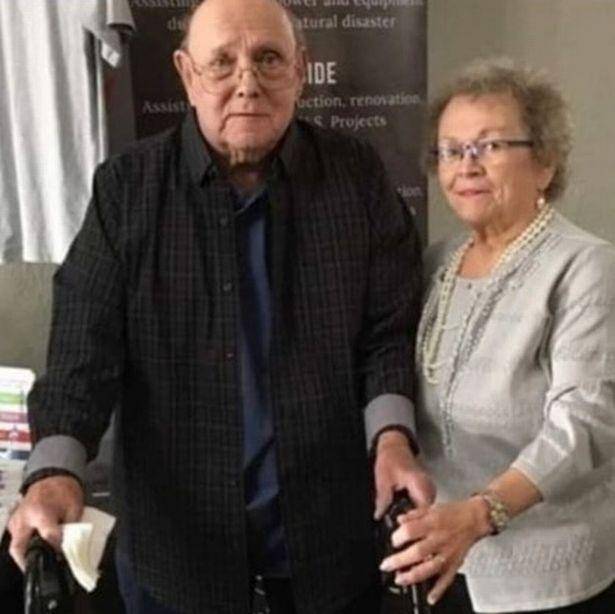 原创美国一夫妇结婚53年相敬如宾，不幸感染新冠，医院手牵手离世
