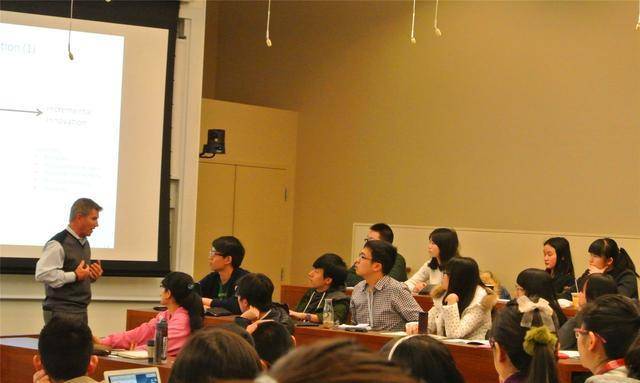 大学老师“喋喋不休”，学生底下“沉沉欲睡”，孰之过？