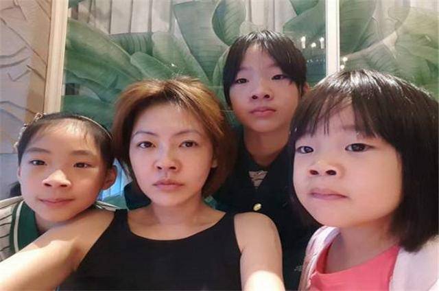 大s女儿的"富养"对比小s女儿的"穷养",如今孩子差距很