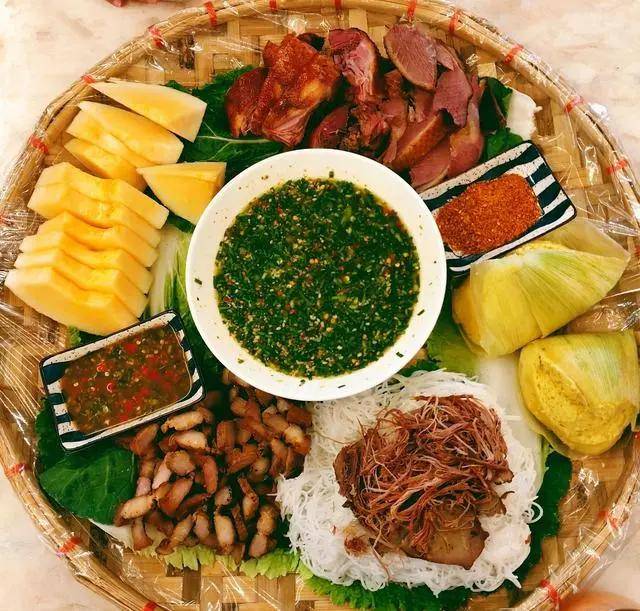 来云南西双版纳旅游,尝试傣族传统美食,傣味宴.