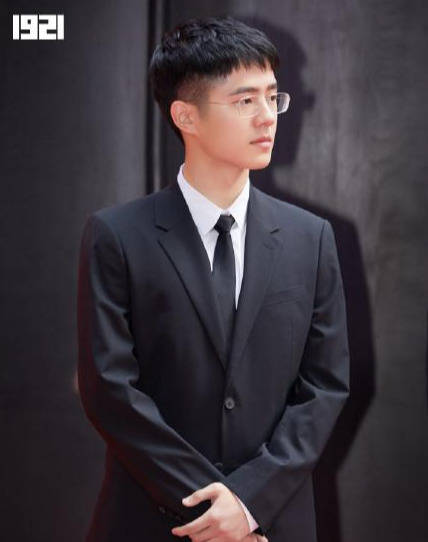 刘昊然到底什么情况？学妹张雪迎庆中戏毕业，