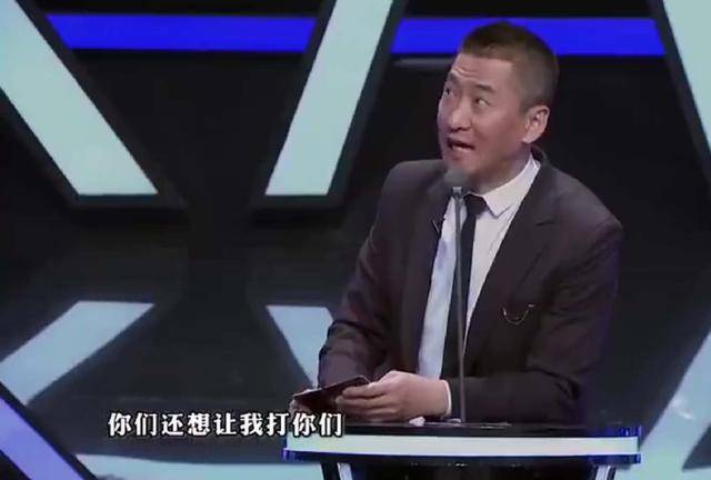 50岁&quot;尔康&quot;周杰向路人求帮忙反招骂？感到