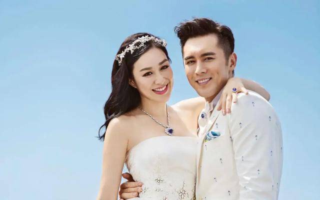 原创同是姐弟恋再婚，钟丽缇做梦都想高龄生子，伊能静为什么不得人心