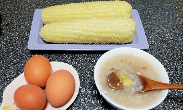 【多妈家的早餐】2019.1.16,周三:红枣栗子粥,煮玉米,煮鸡蛋.