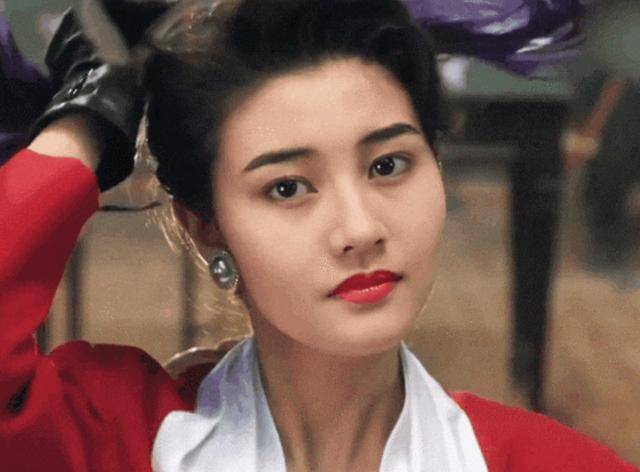原创李嘉欣青涩时代:3岁被星探发掘,18岁获港姐冠军,相恋刘銮雄