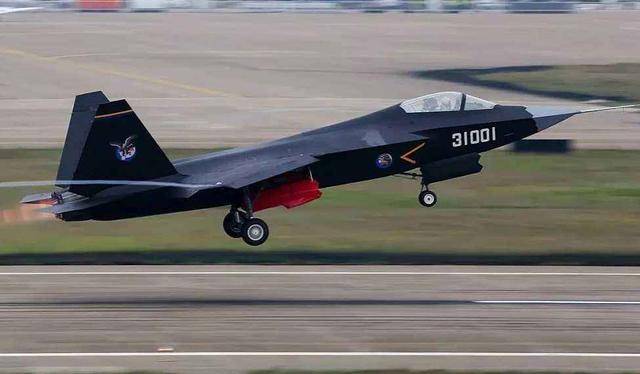 万众瞩目,中国新一代战斗机或将于2021首飞,"海四代"稳了?
