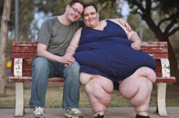 世界第一女胖子,重600斤,嫁高富帅老公后生下两子,生活让人羡慕!