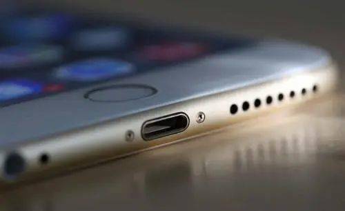 手机充电发烫为什么 b1f8f0d39504442dad5e469df170e4bf.jpeg