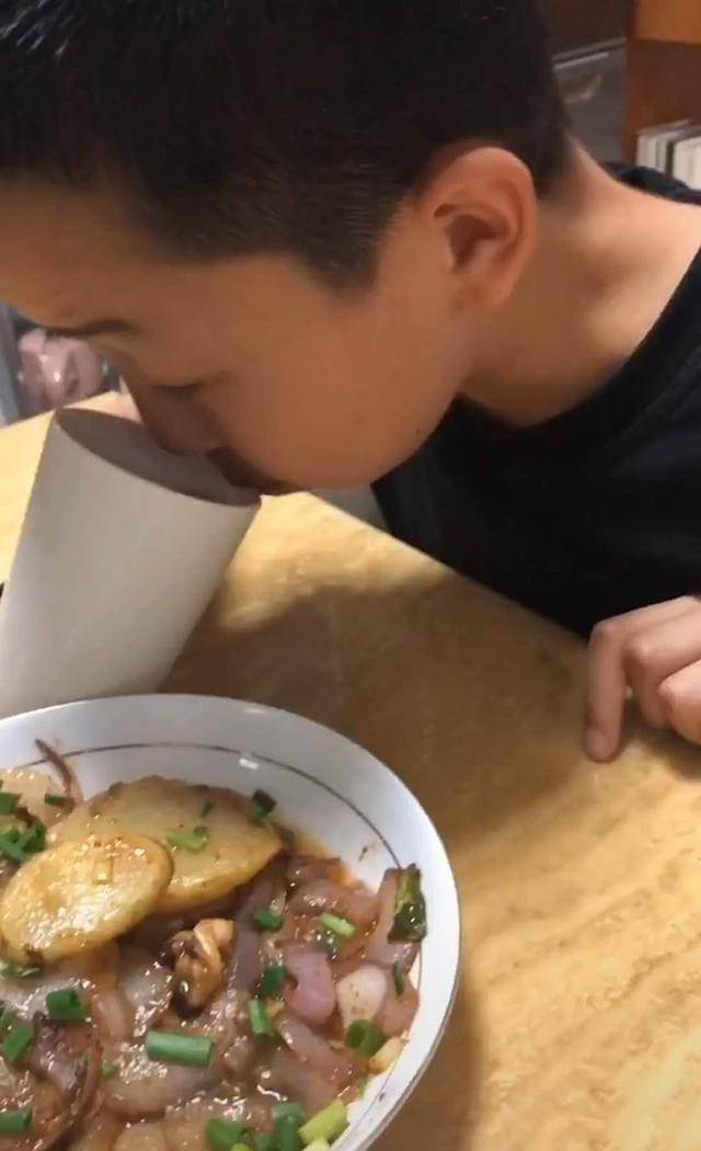 晚上的夜宵怎么做好吃 e507732a1a254d0ebbc5db7c8040666b.jpeg