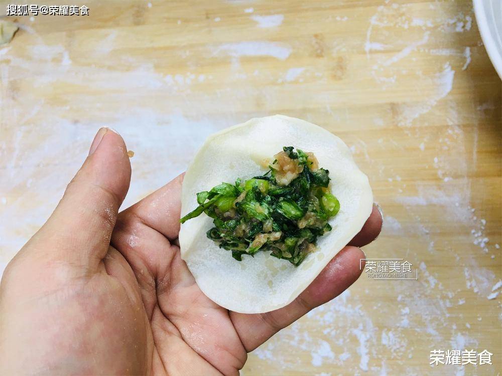 原创明天小暑,用此菜包饺子,比韭菜新鲜营养好,炎夏吃它正当时