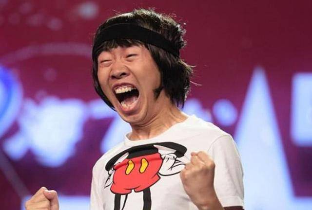 杨迪全家颜值"两极分化",不像一家人,网友调侃:你还有