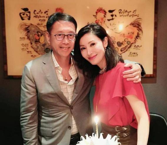 2000年,李嘉欣抢走赌王女儿何超琼老公许晋亨后,现今过的如何?