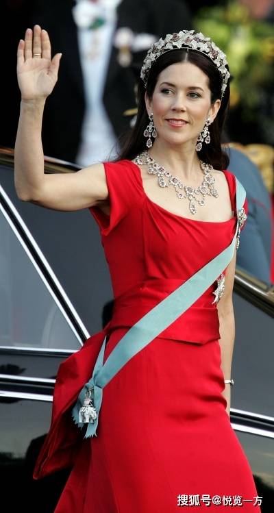 原创丹麦王储妃玛丽 红宝石王冠闪耀"职业生涯"