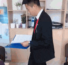 原创
搞笑段子:你还记得咱们没钱的时侯吗?盖茨:不记得。乔布斯:我...