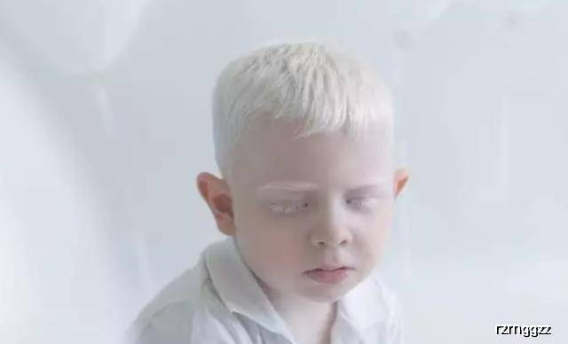 怎么让自己的脸变白一点 1f3a314ddce74a0880e454967ac1d235.jpeg